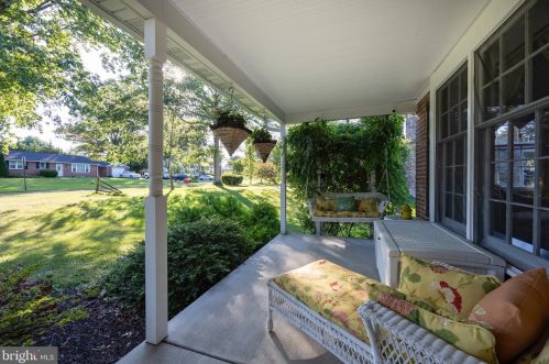 871 Chester Dr, Pottstown PA 19465-7518 exterior