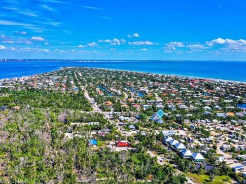 1039 Beach Rd, Sanibel FL  33957-6930 exterior