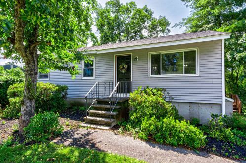 15 Hassel Brook Rd, Nashua, NH 03060-4375