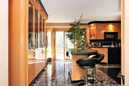 508 Wolf Hill Rd, Huntington Station NY  11746-5725 exterior