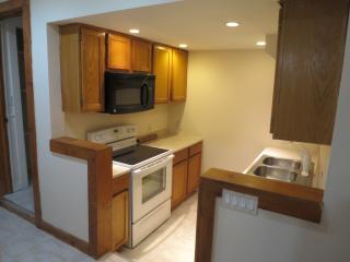 77 West St, Winooski, VT 05404-1926