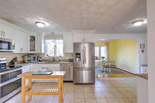 130 Pound Rd, Cumberland RI  02864-2704 exterior