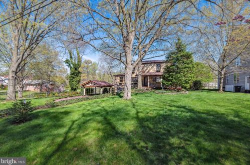 5219 Monroe Dr, Springfield, VA 22151-3740