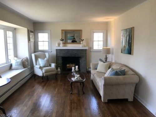 10 Oakwood Ct, Fanwood, NJ 07023-1162