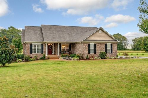 1311 Polo Fields Ln, Columbia, TN 38401-7360