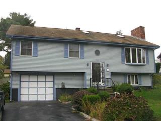 137 Kenyon Rd, Tiverton, RI 02878-1647