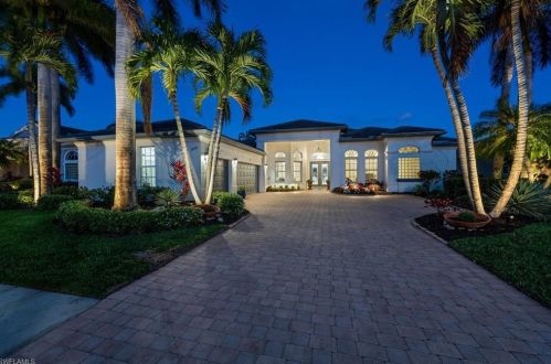 5059 Cerromar Dr, Naples FL  34112-7922 exterior