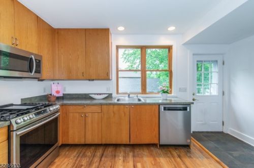 52 Clark St, Glen Ridge NJ  07028-2208 exterior