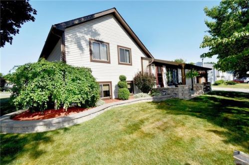 1455 Darlington Dr, Derby, NY 14047-9657