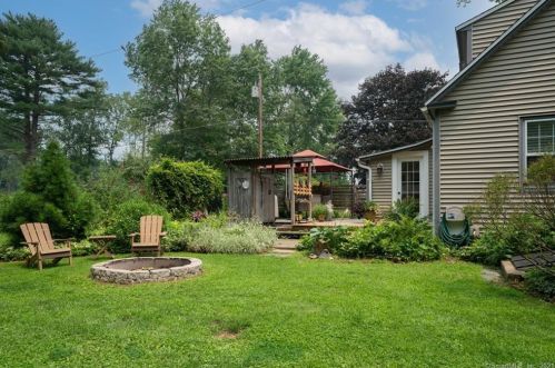 25 Losee Dr, Litchfield CT  06778-2507 exterior