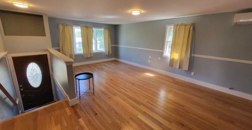 132 Maple Ave, Middletown RI  02842-4835 exterior