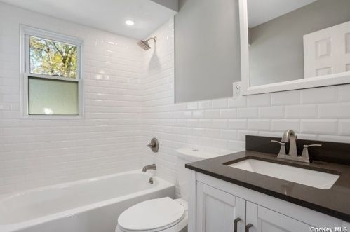 759 Van Buren Ave, West Islip NY  11795-1337 exterior