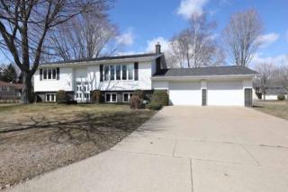 3412 Honeysuckle Ln, Wausau, WI 54401-3940