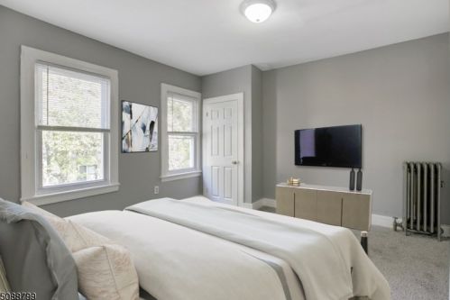 44 Oak St, East Orange NJ  07018-2822 exterior