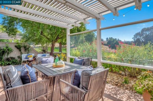2145 Myrtle Beach Ln, Danville CA  94526-6213 exterior