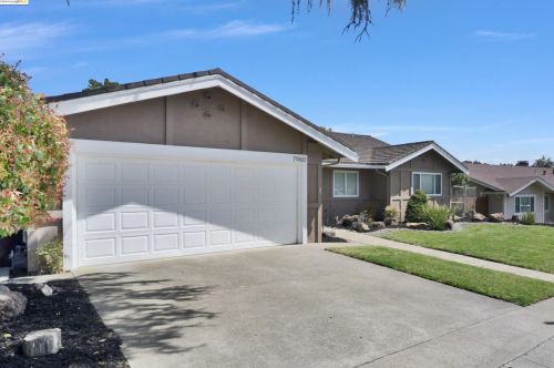 7960 Hansom Dr, Oakland, CA 94605-4207