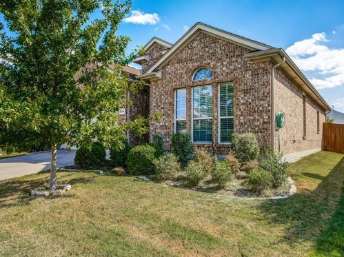 2104 Haylee Dr, Fort Worth, TX 76131-1207