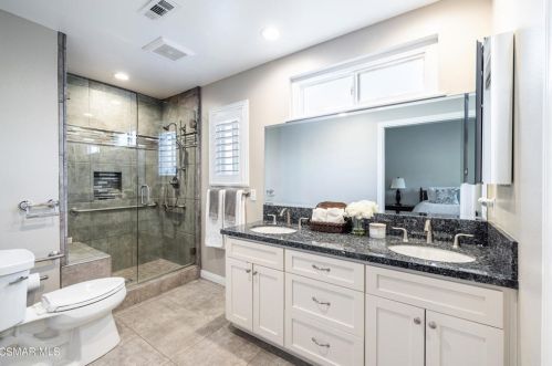 676 Weaver St, Simi Valley CA  93065-4315 exterior