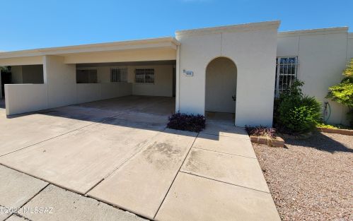 9008 Palms Park Dr, Tucson AZ  85715-5643 exterior