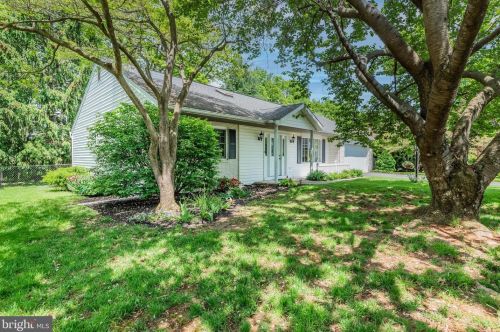 56 Fairway Dr, Camp Hill, PA 17011-2064