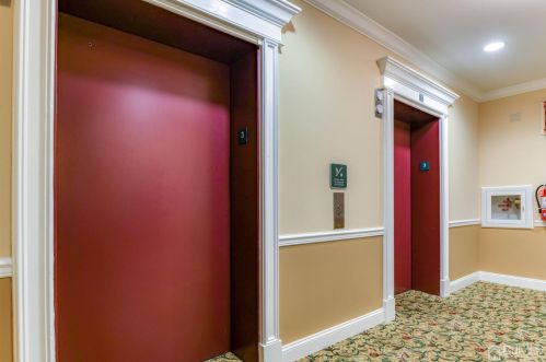 307 Regency Pl, Woodbridge NJ  07095-1032 exterior