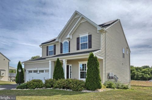 212 Sentinel Dr, Carlisle, PA 17015-4532