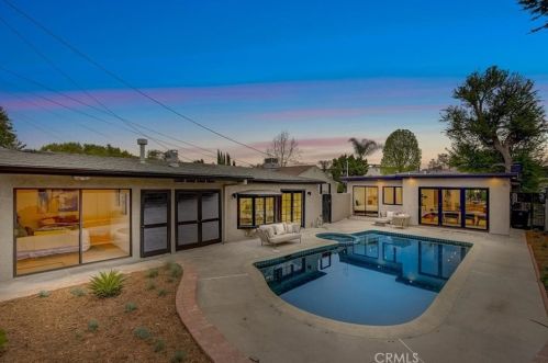 16627 Gilmore St, Van Nuys CA  91406-5610 exterior