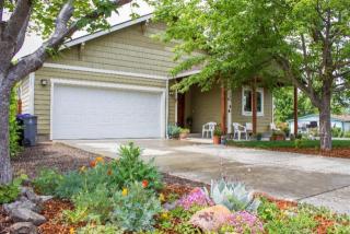 910 Talent Ave, Talent, OR