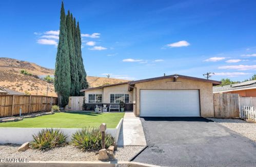 4360 Ish Dr, Simi Valley, CA 93063-2945