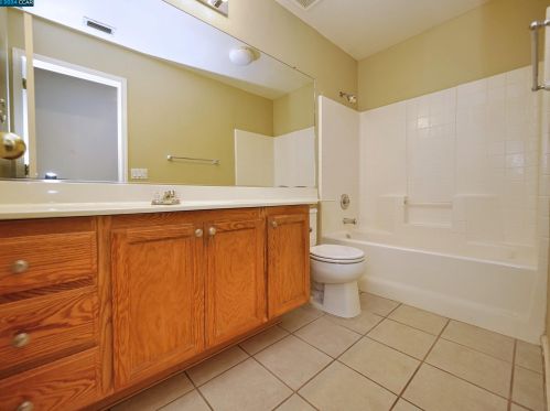 1062 Schadeck St, Manteca CA  95336-5956 exterior