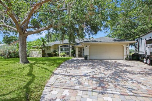 1543 Abingdon Ave, Fort Pierce, FL 34953-2551