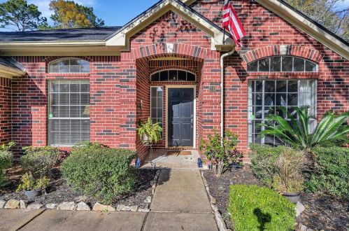 24 Windsor Dr, Conroe TX  77304-2769 exterior