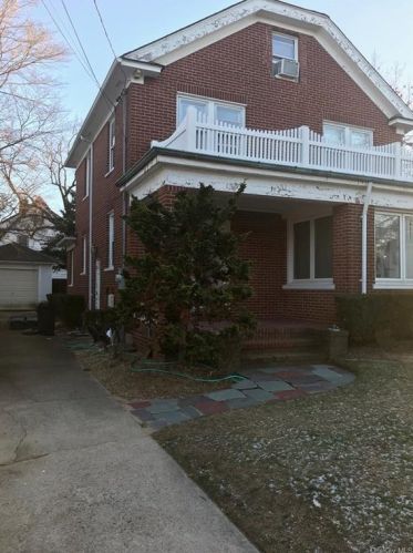 1081 Quentin Pl, Woodsburgh, NY 11598-1144