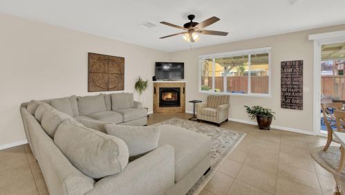 8001 Finchley Ct, Vacaville CA  95687-8253 exterior