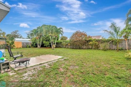 10579 Bobbie Ln, West Palm Beach FL  33411-3042 exterior