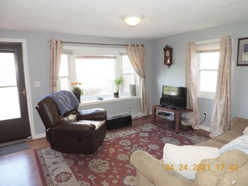 43 Stonegate Ln, Derry NH  03038-2566 exterior