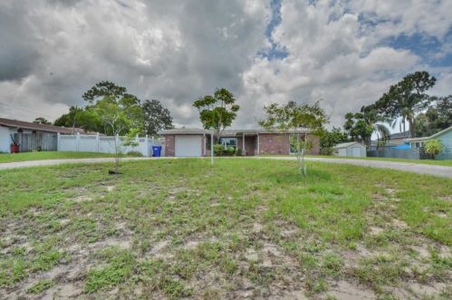 412 Crosswinds Dr, Palm Harbor, FL 34683-1305