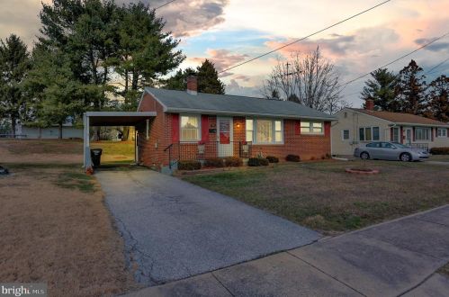 20 Lincoln Dr, Hanover PA 17331-4906 exterior