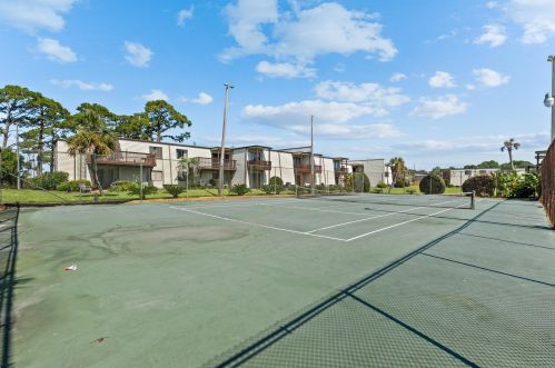 308 Miracle Strip Pkwy, Fort Walton Beach FL 32548-5217 exterior