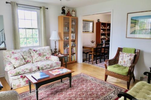 215 Sylvan Knoll Rd, Stamford, CT 06902-5315