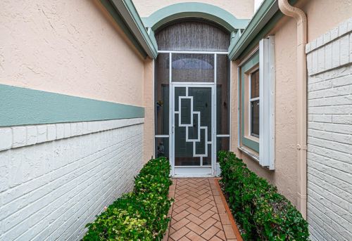 9707 Harbour Lake Cir, Boynton Beach, FL 33437-3814