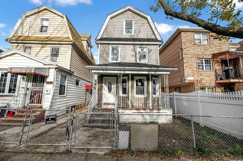 105-39 Remington St, Jamaica, NY 11435-4437