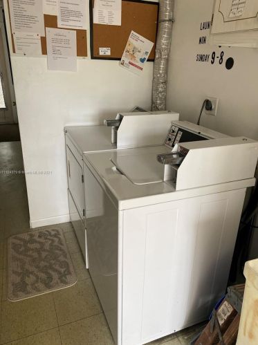 1501 12th Ct, Hollywood FL  33019-3266 exterior