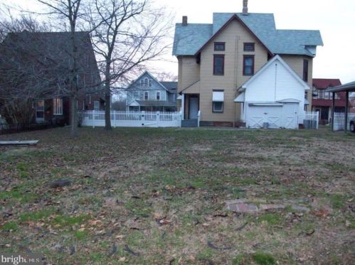 104 Commerce St, Harrington DE  19952-1057 exterior