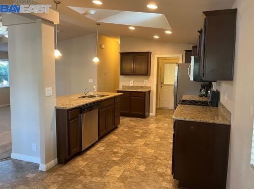 1462 Salamanca Ave, Hayward CA  94544-6256 exterior