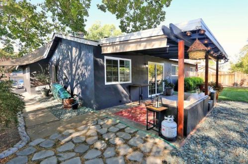 6990 Brayton Ave, Citrus Heights CA  95621-6409 exterior