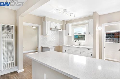 1490 76th Ave, Oakland CA  94621-2709 exterior