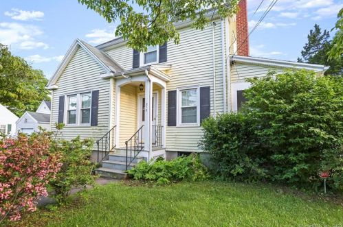 272 Rosewood Pl, Bridgeport, CT 06610-1140