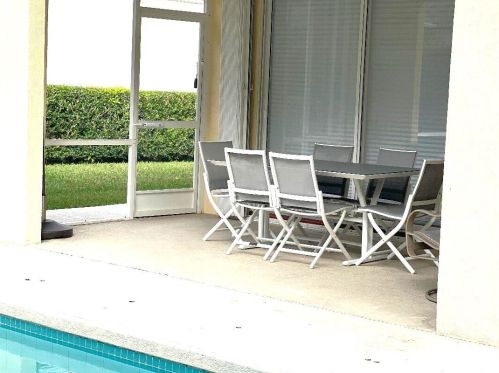 2028 Valencia Dr, Delray Beach FL  33445-5326 exterior