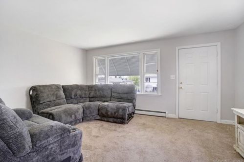 20 Shelley St, Waterbury CT  06705-1127 exterior